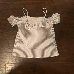 AEO Off The Shoulder White & Black Top🎱